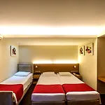 Capsis Hotel
