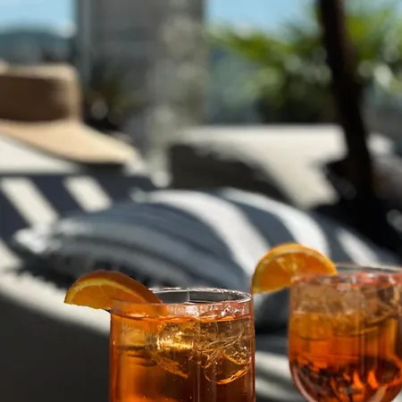 Capsis Hotel
